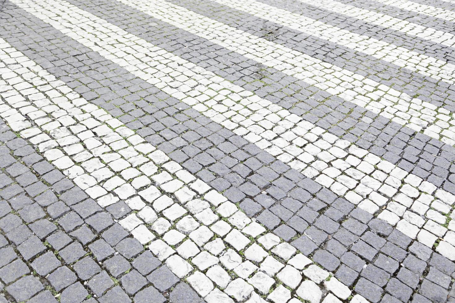 tipico pavimento in pietra di lisbona foto