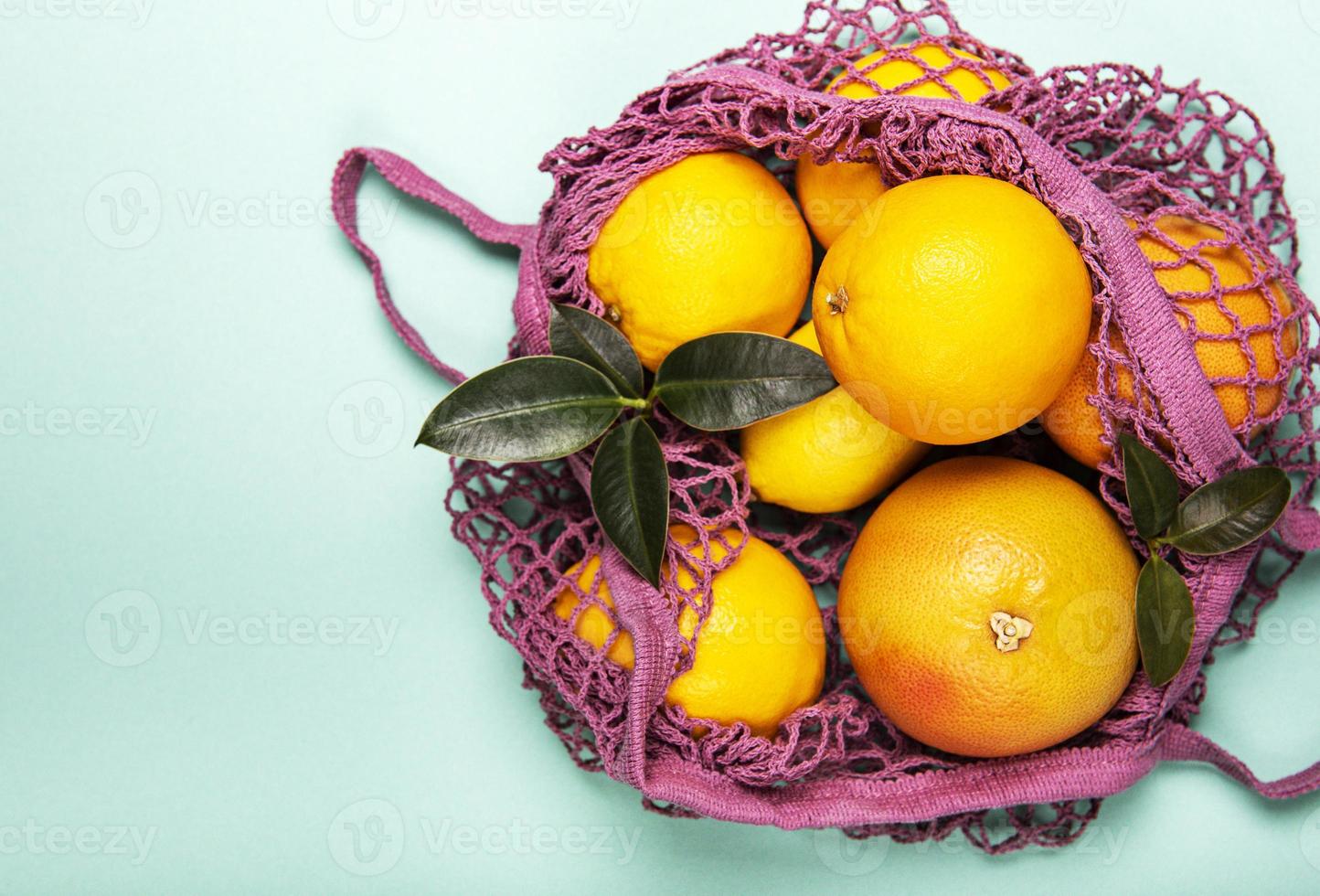 shopping bag in rete con arance foto