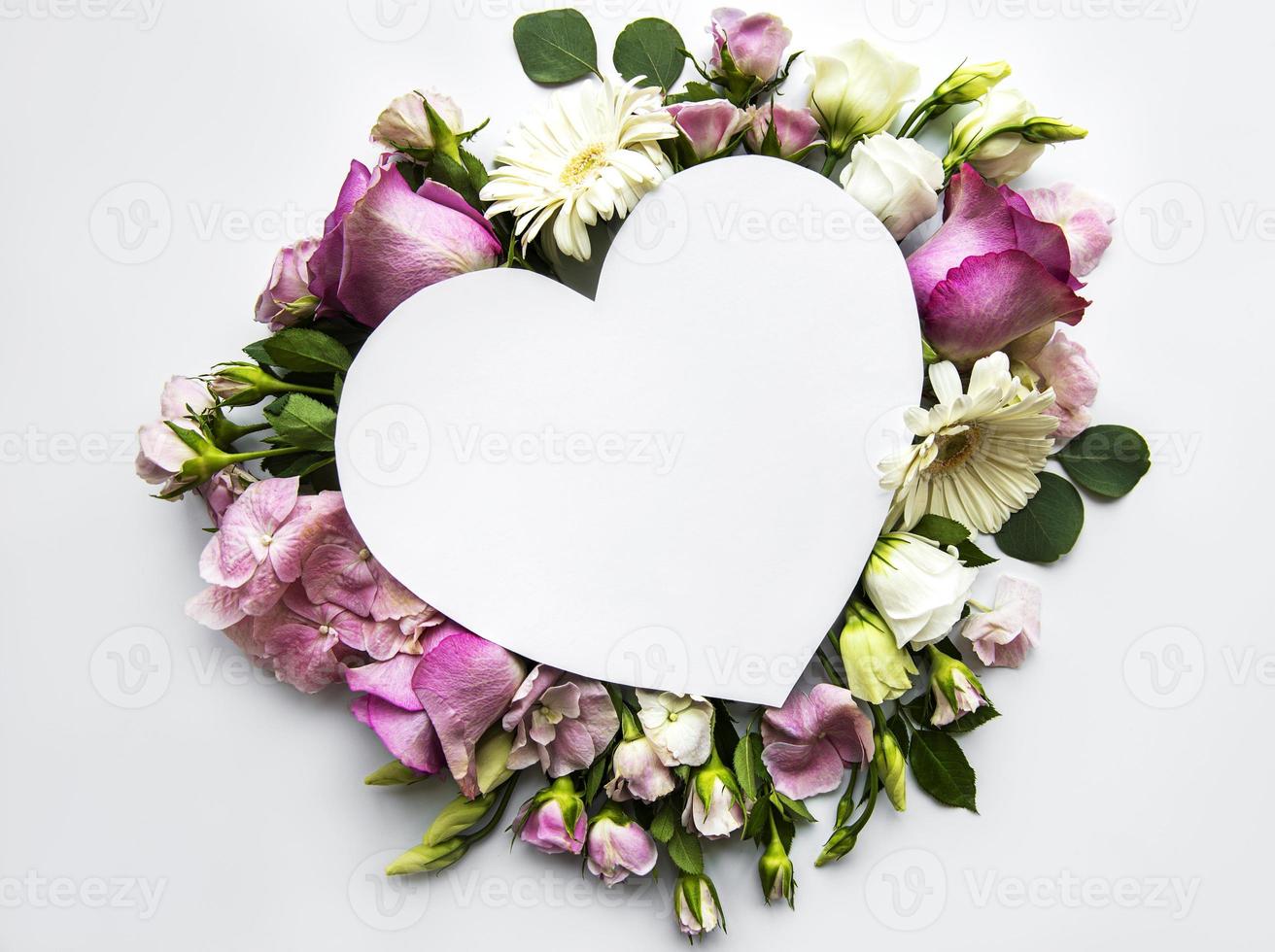 fiori rosa e cuore foto