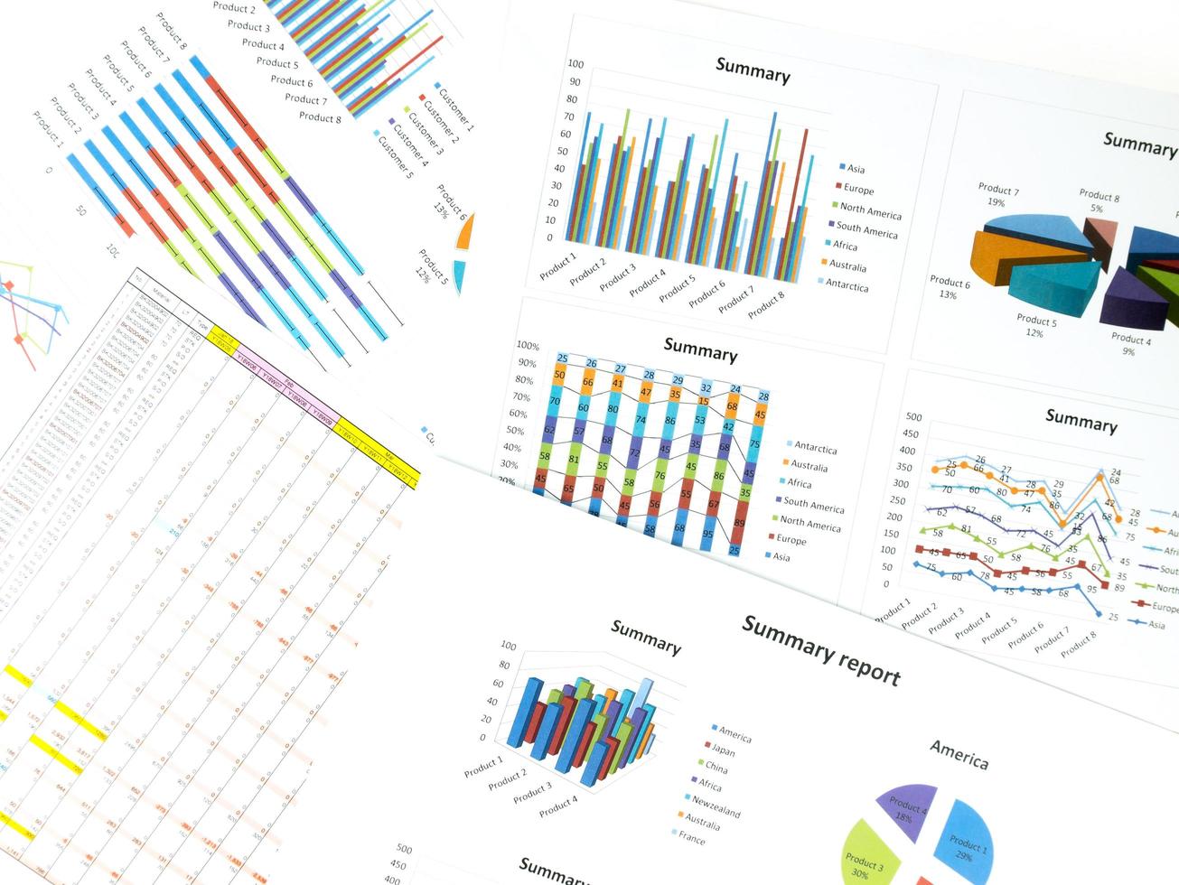 calcoli grafici, risparmi, finanze e concetto di economia foto