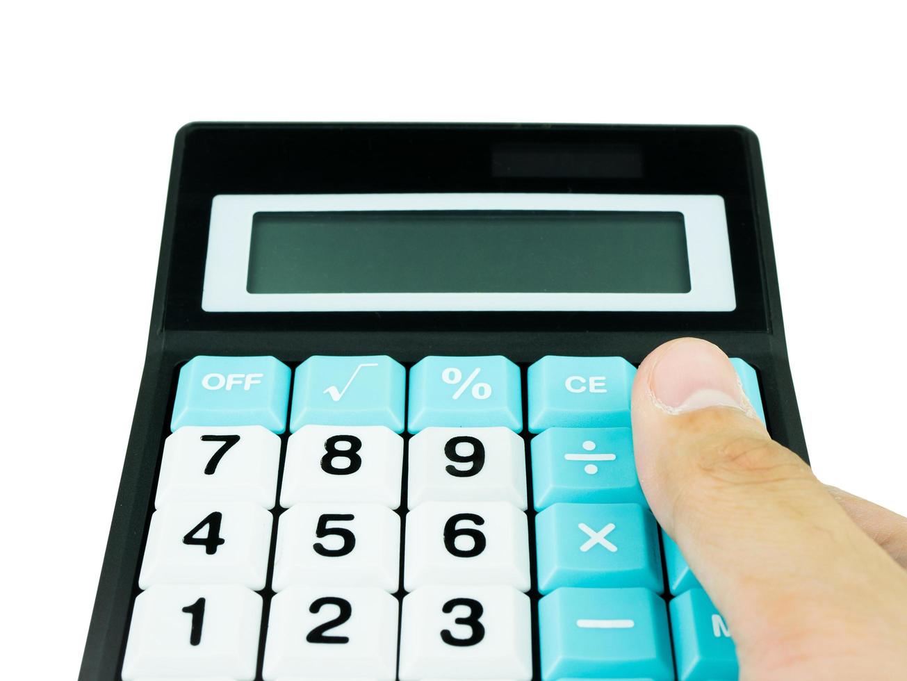 calcolatrice con mano isolata su sfondo bianco foto