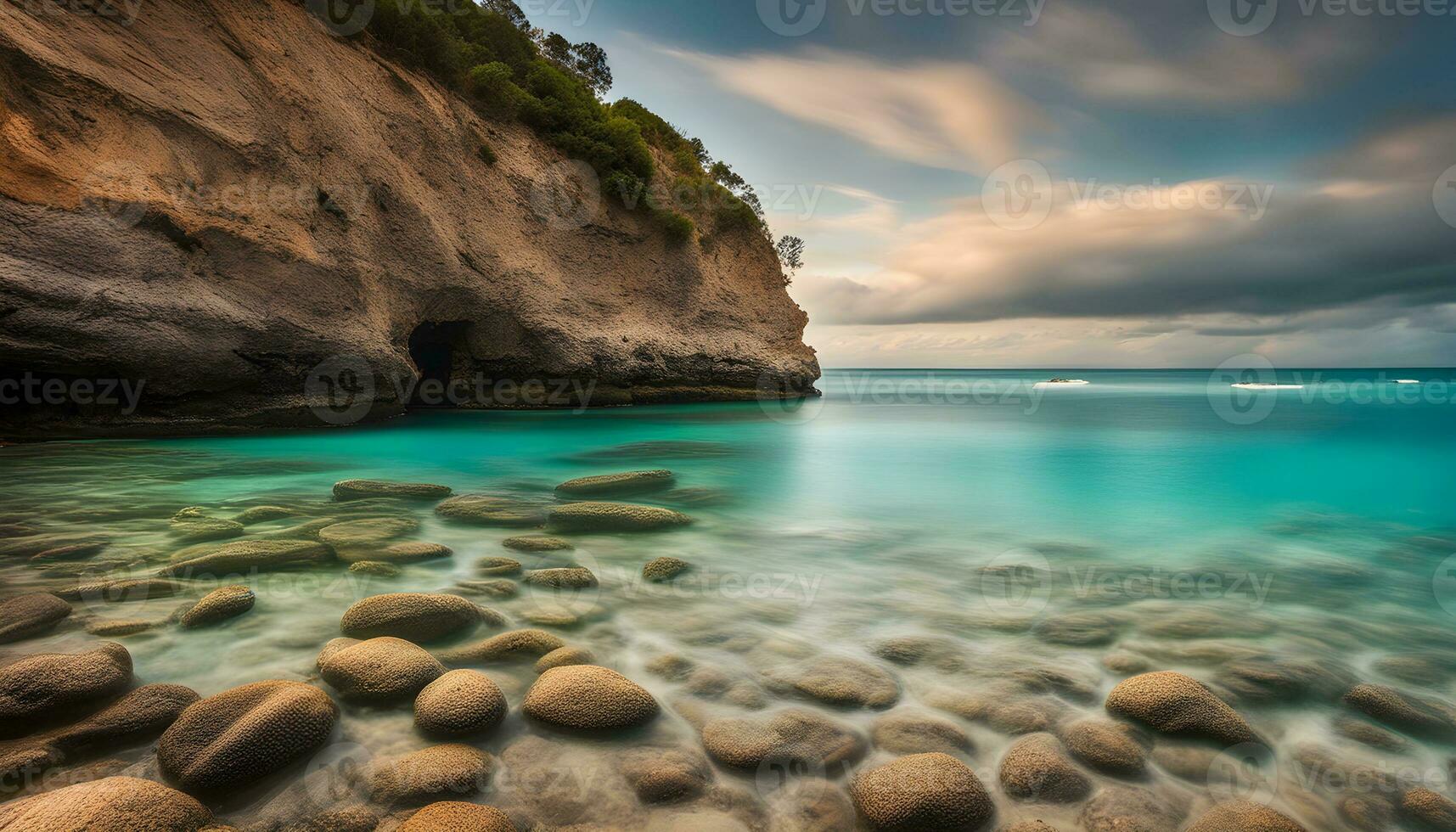 ai generato un' bellissimo spiaggia con rocce e acqua foto