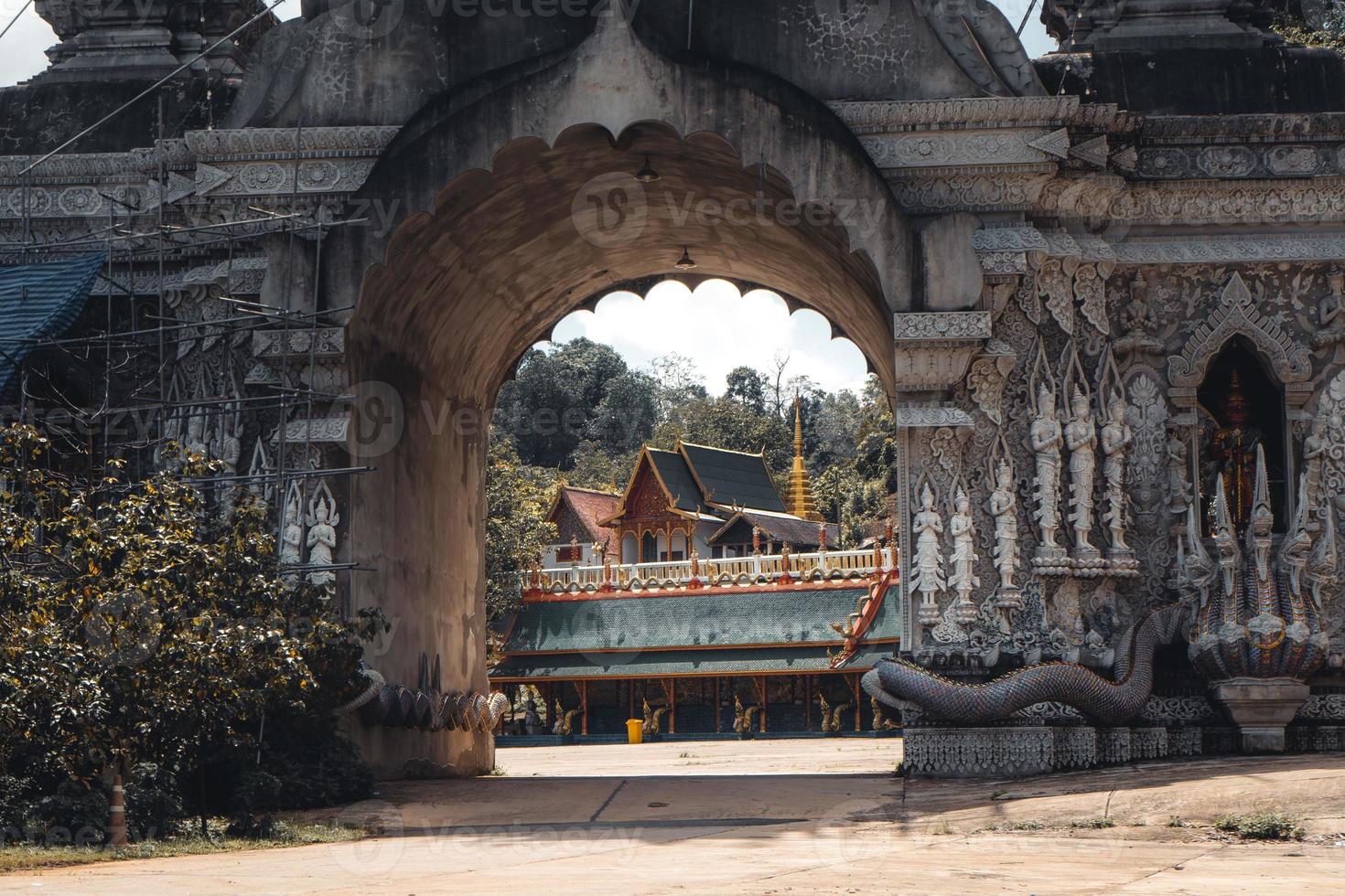 Wat phra buddhabat si roi,tempio d'oro a chiang mai, thailandia foto