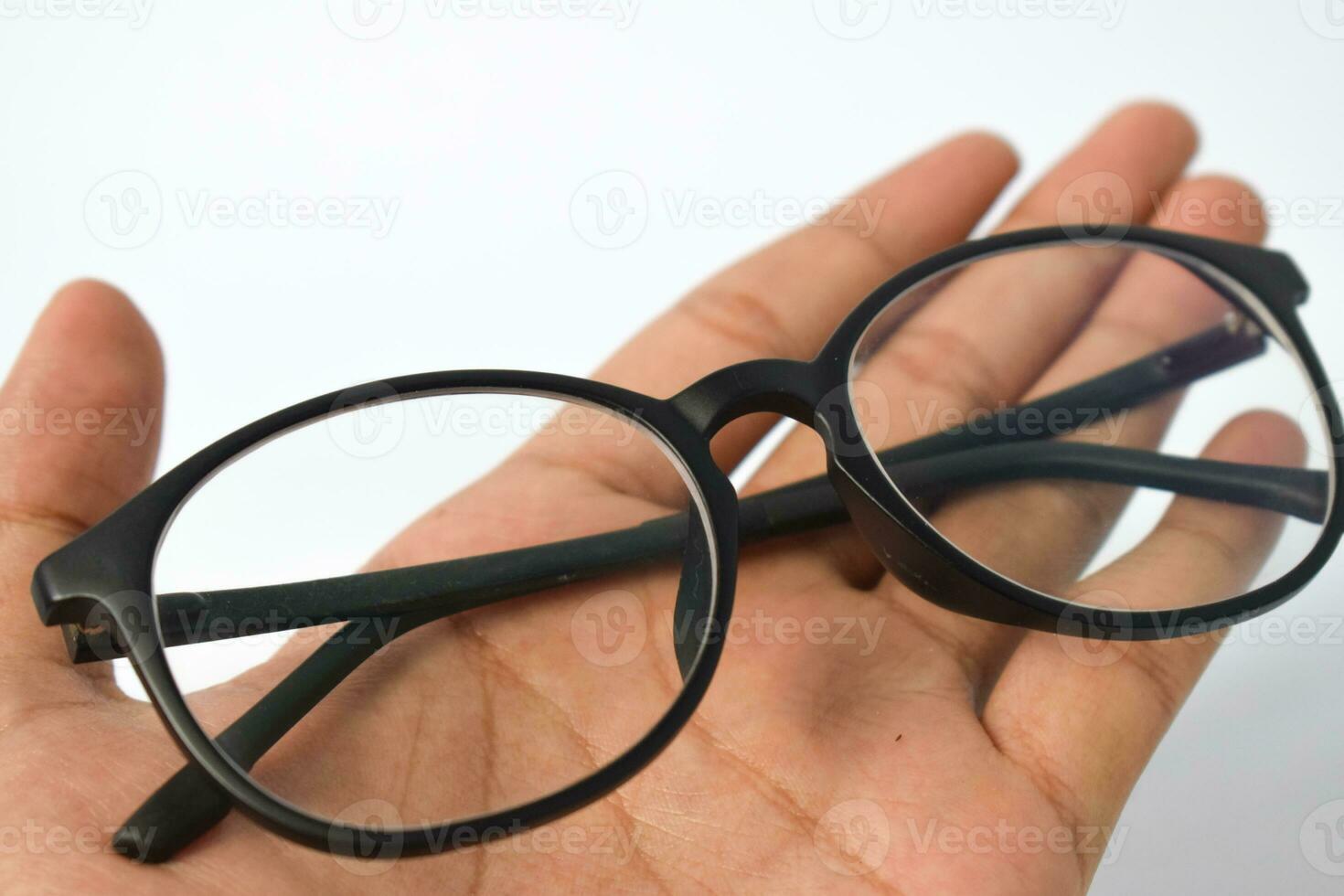 mano hold nero telaio occhiali unisex isolato su bianca sfondo foto