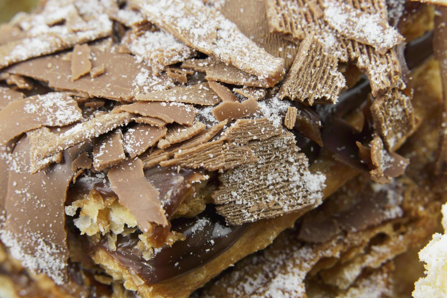 torte di pasta sfoglia su tavola di legno foto