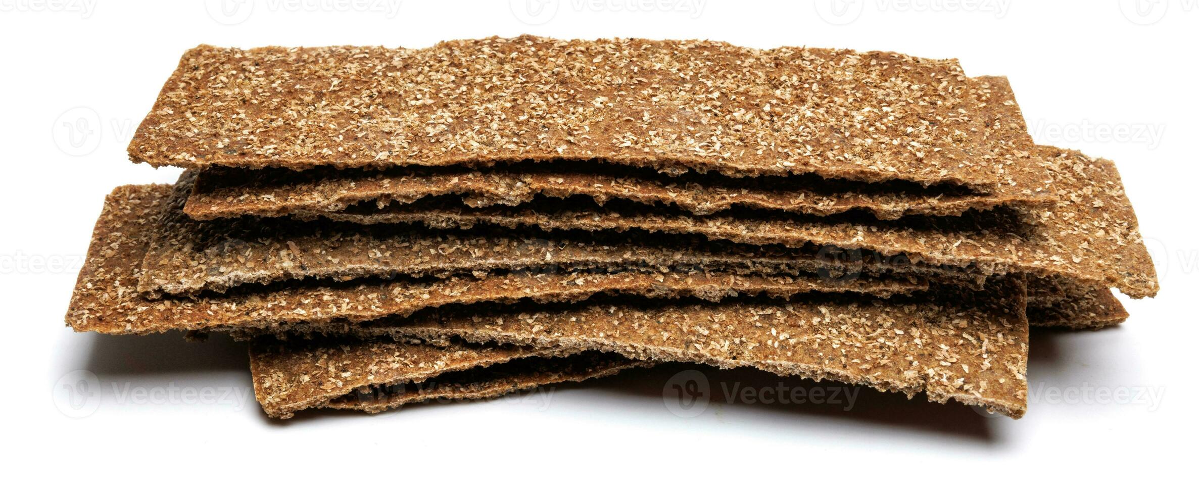 fette di salutare Basso calorie grano croccante pane per merenda e briciole su bianca sfondo. foto