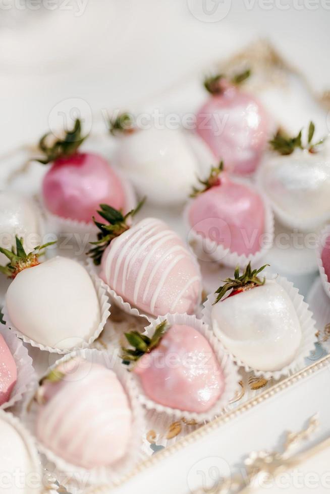 buffet di benvenuto con alcolici e cupcakes foto