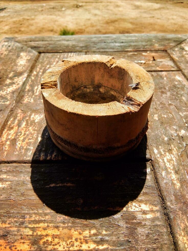sigaretta portacenere fatto di legna foto