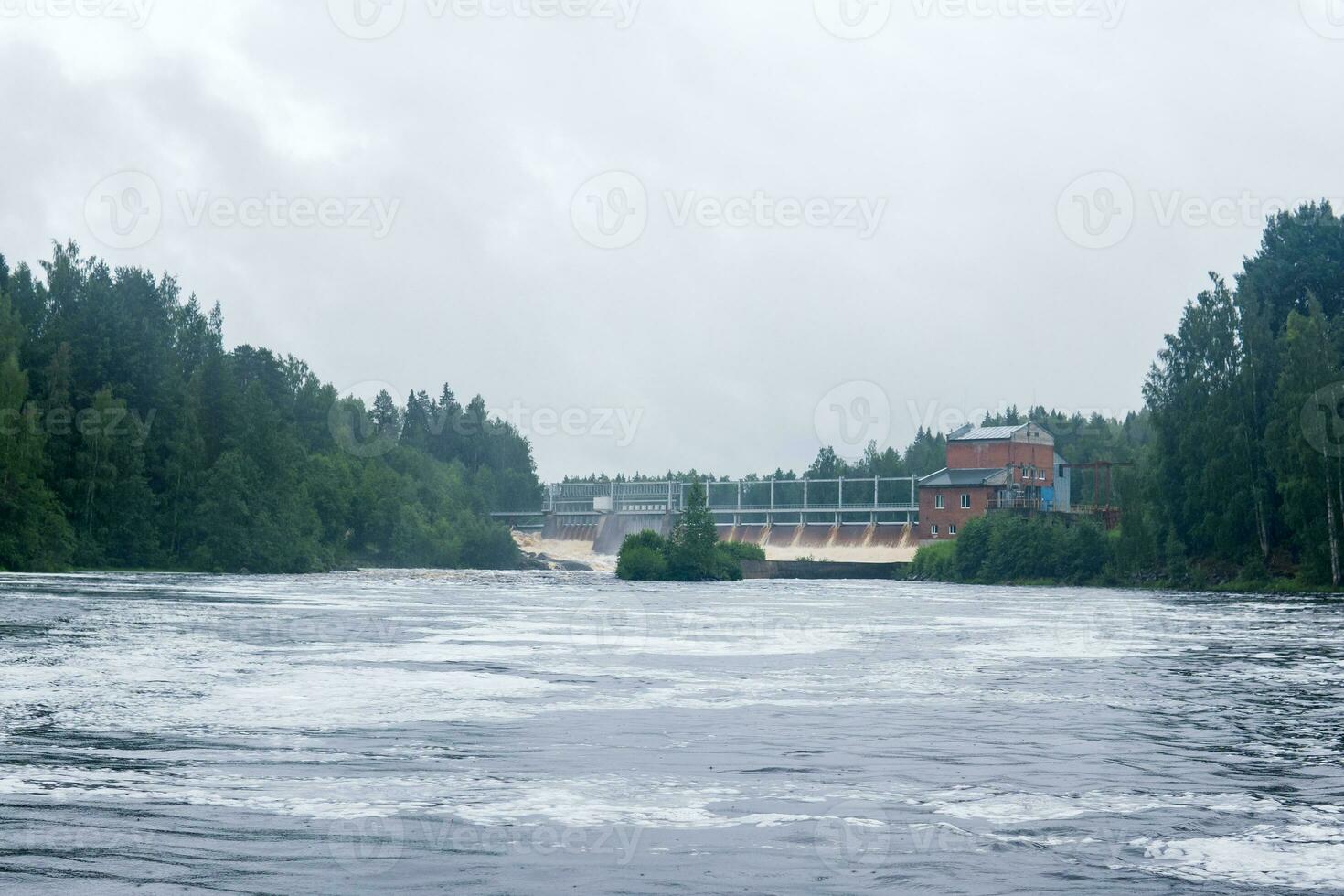 piccolo idroelettrico energia stazione su il settentrionale fiume foto