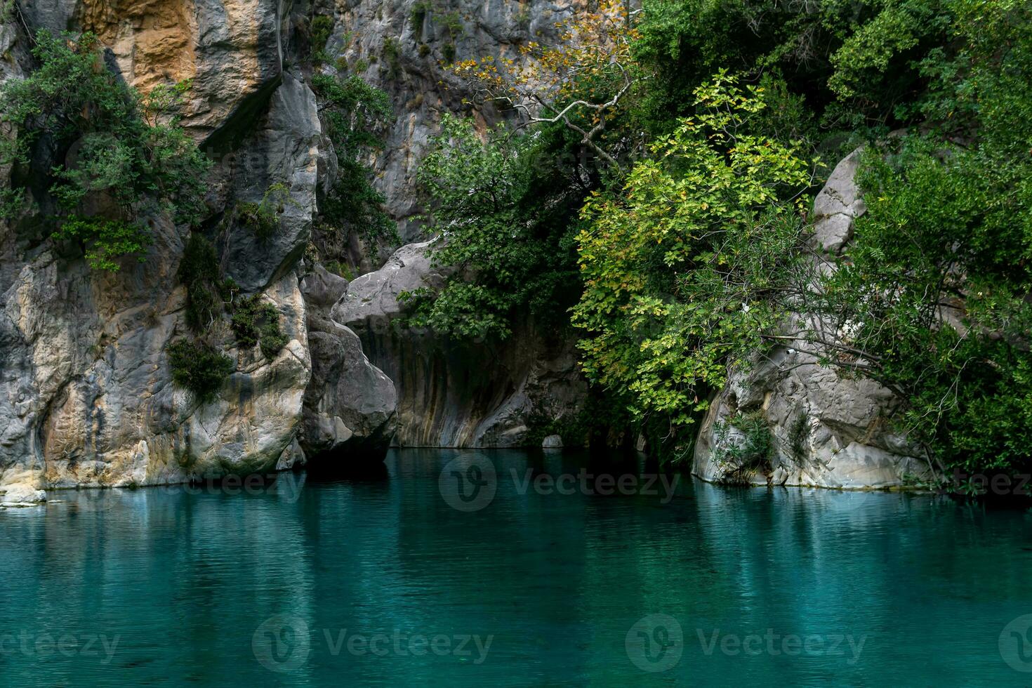 naturale roccioso canyon con blu acqua nel goynuk, tacchino foto