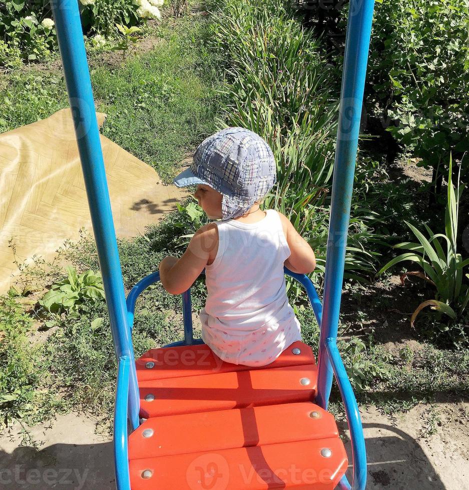 bellissimo bambino con la faccia da bambino in posa fotografo foto