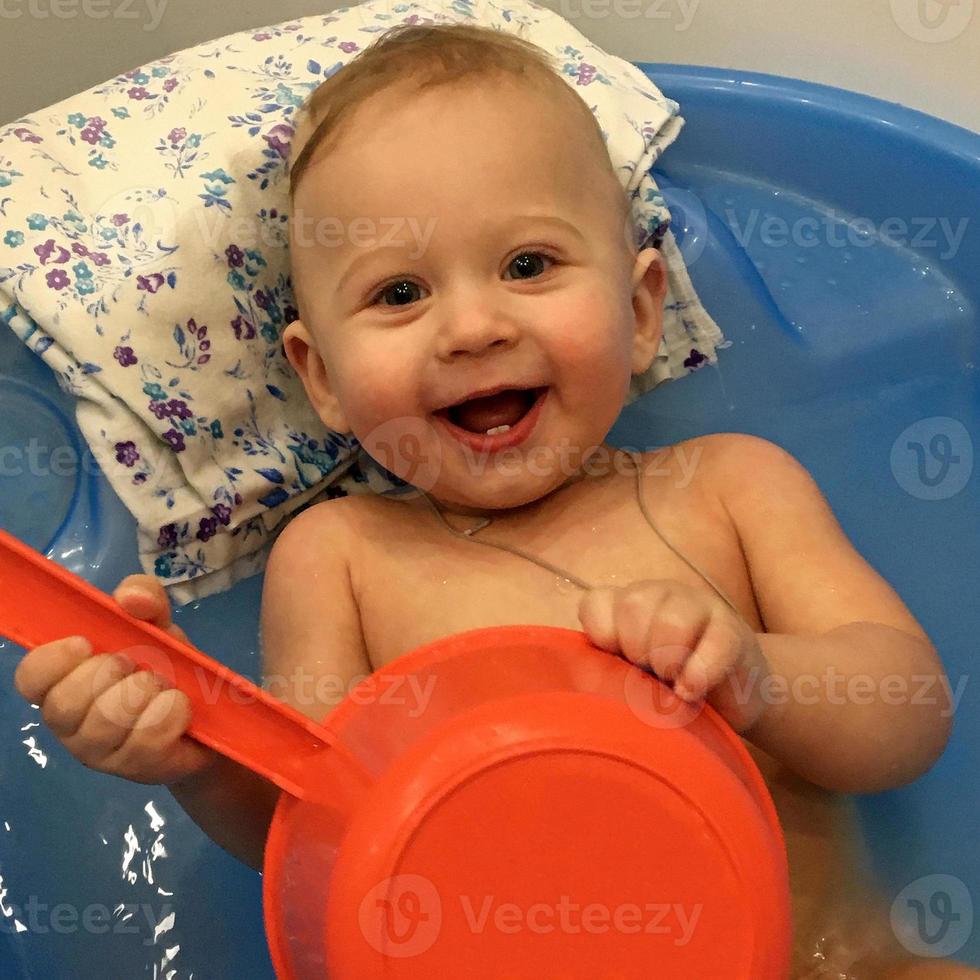 bellissimo bambino con la faccia da bambino in posa fotografo foto