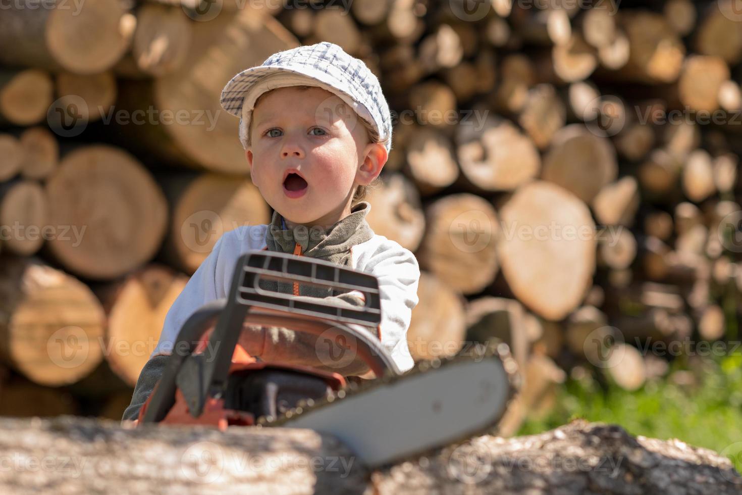 bellissimo bambino con la faccia da bambino in posa fotografo foto