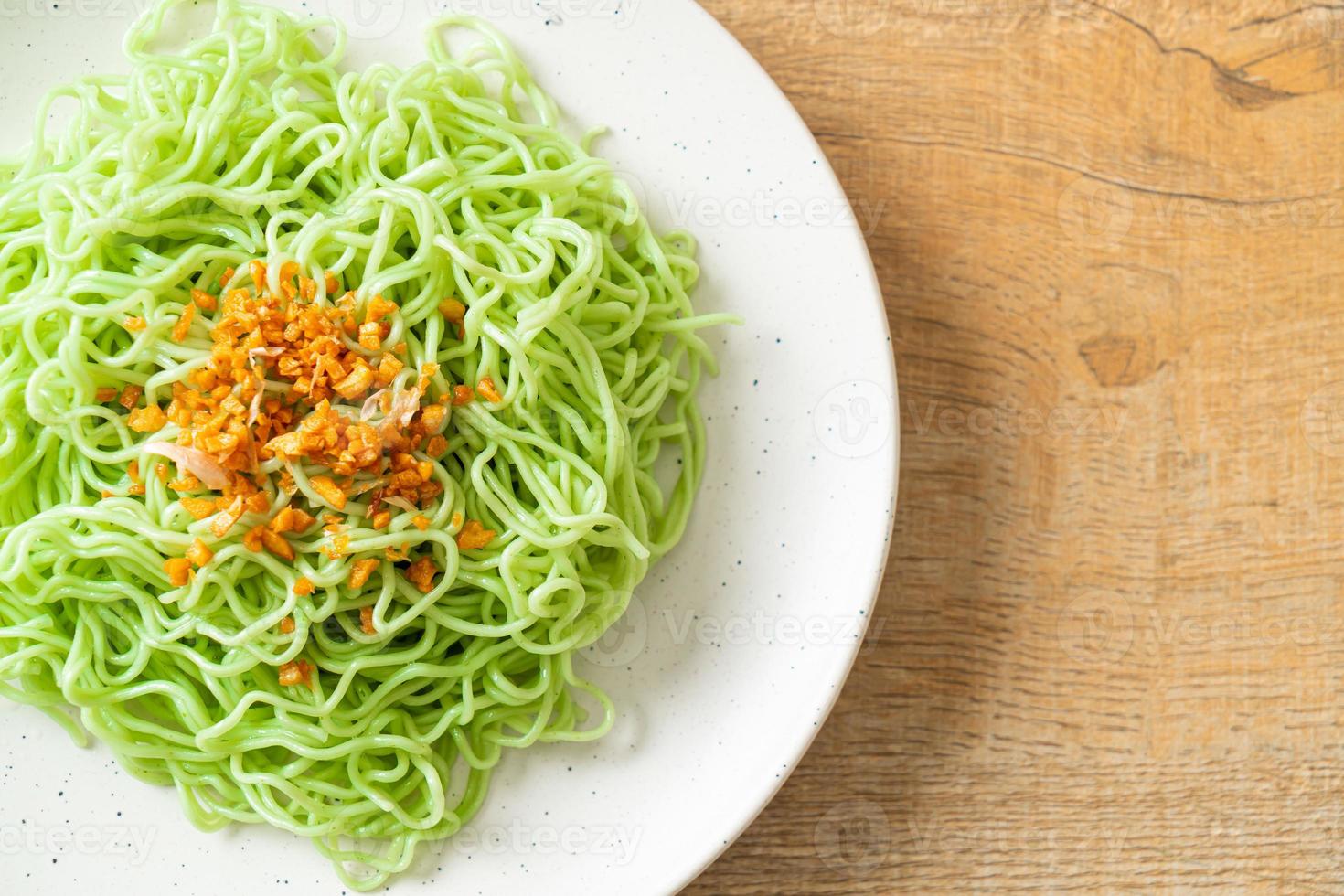 pasta di giada verde con aglio foto