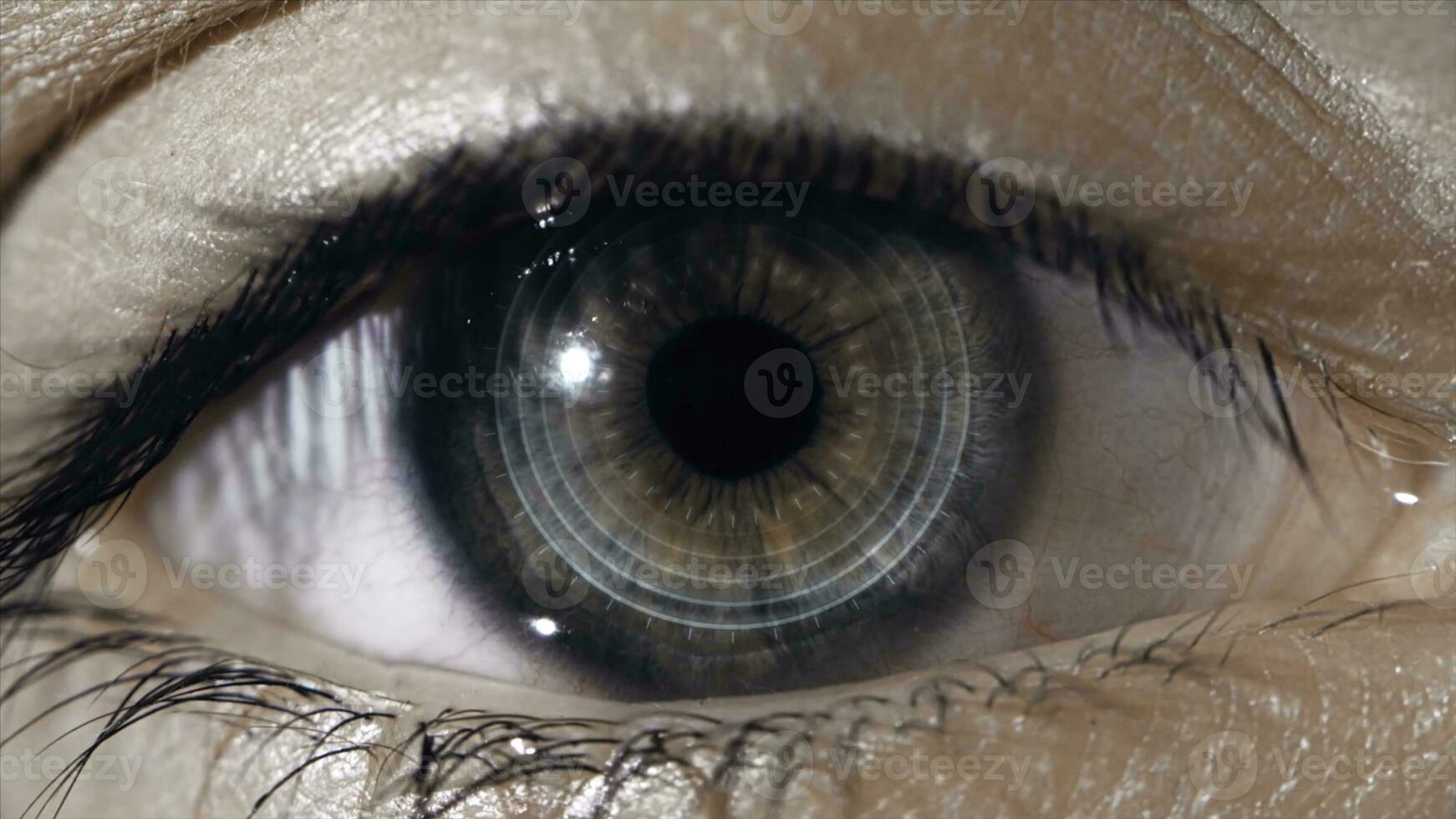 tecnologico lente su il occhio. il concetto di futuro tecnologie. femmina occhio con futuristico lente, macro foto