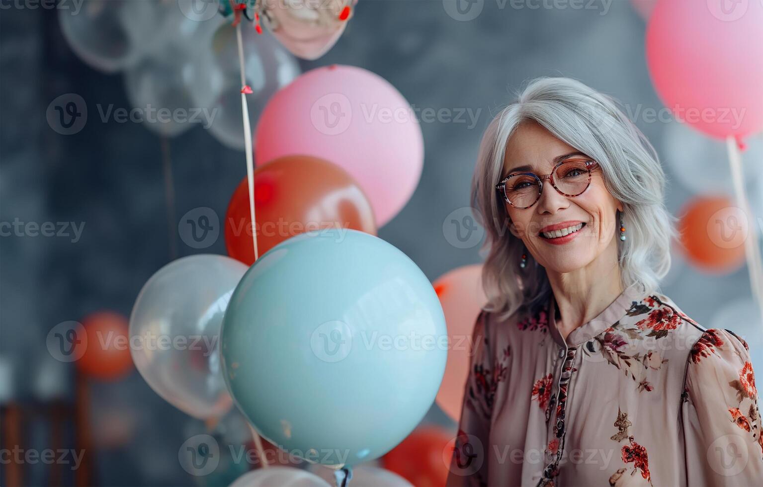 ai generato gioioso anziano donna nel elegante abbigliamento con palloncini a secchioni festa foto