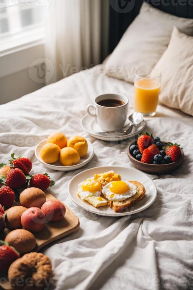 ai generato un' delizioso prima colazione diffusione con caffè su un' accogliente letto foto