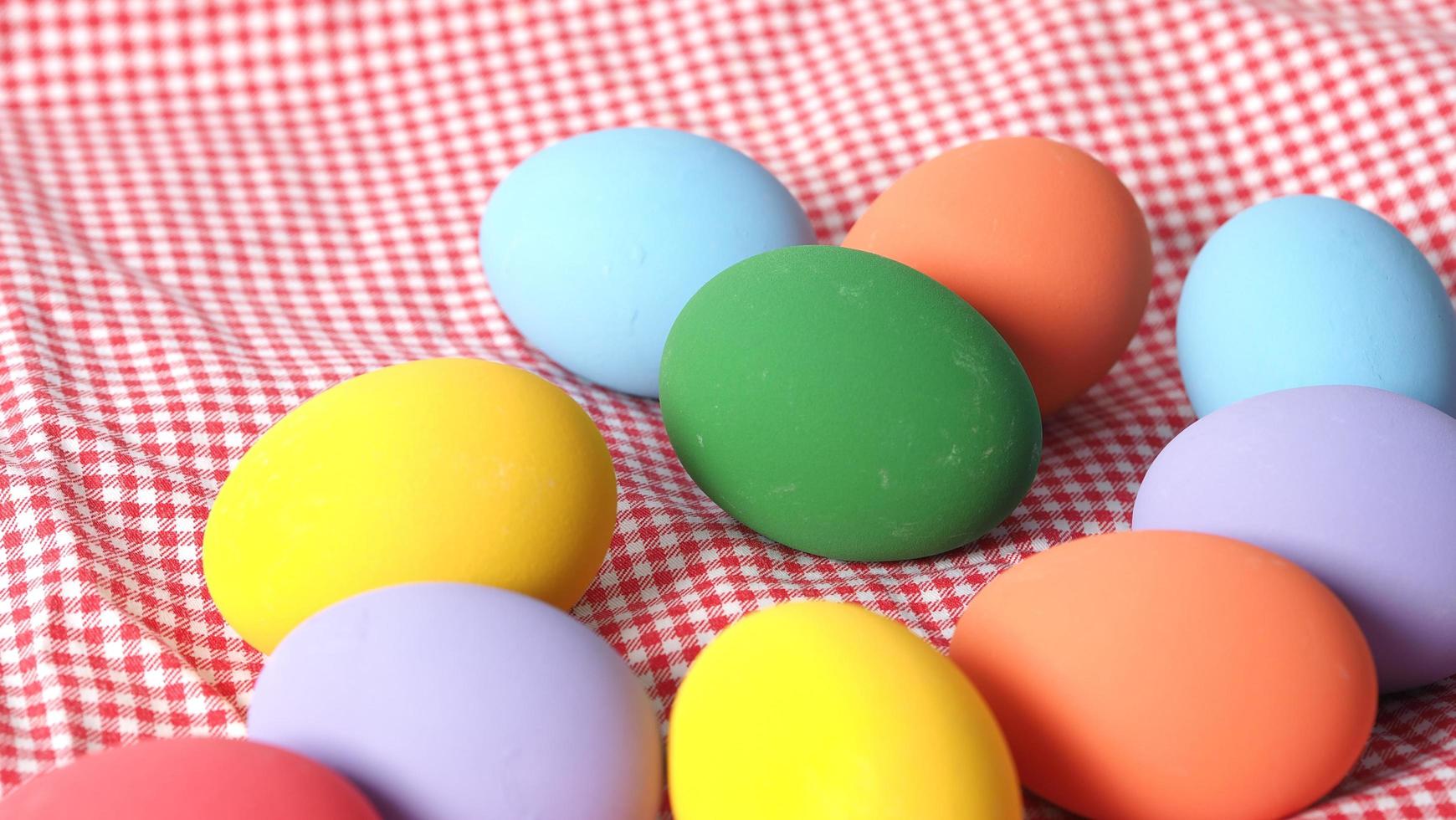 uova di Pasqua o uova colorate. multicolori di uova di pasqua foto