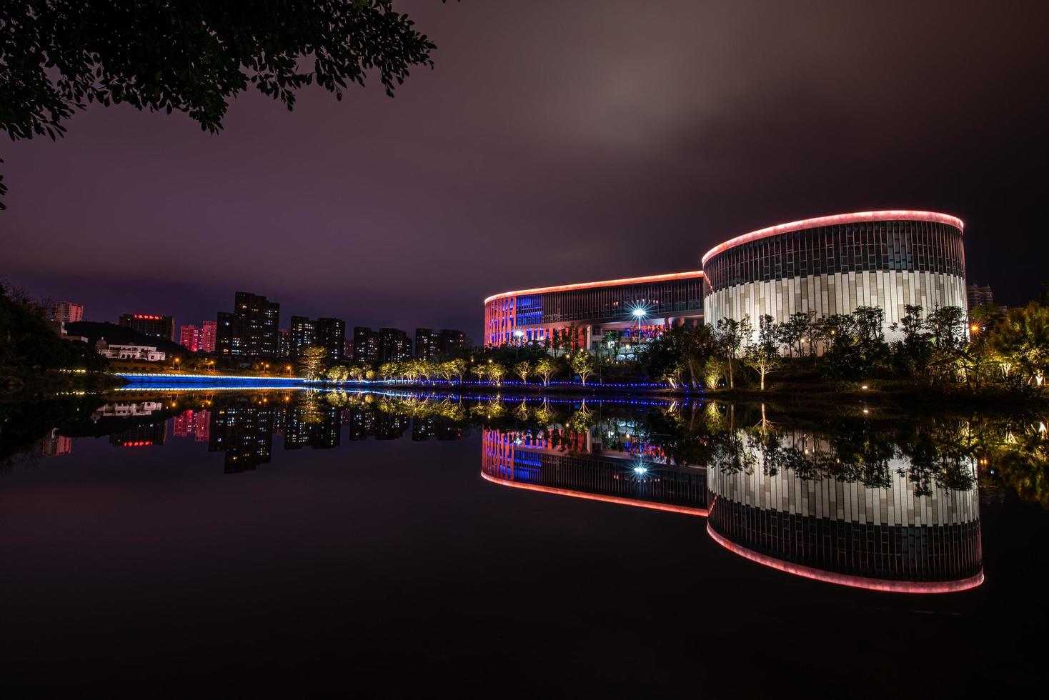 putian, cina, 2021 - il museo putian della cina la sera foto