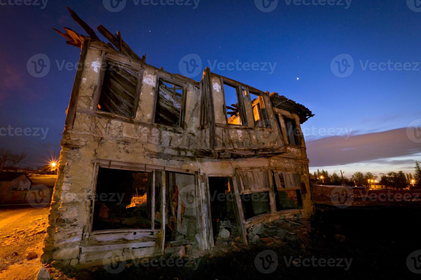 lungo esposizione tiro di vecchio abbandonato casa foto