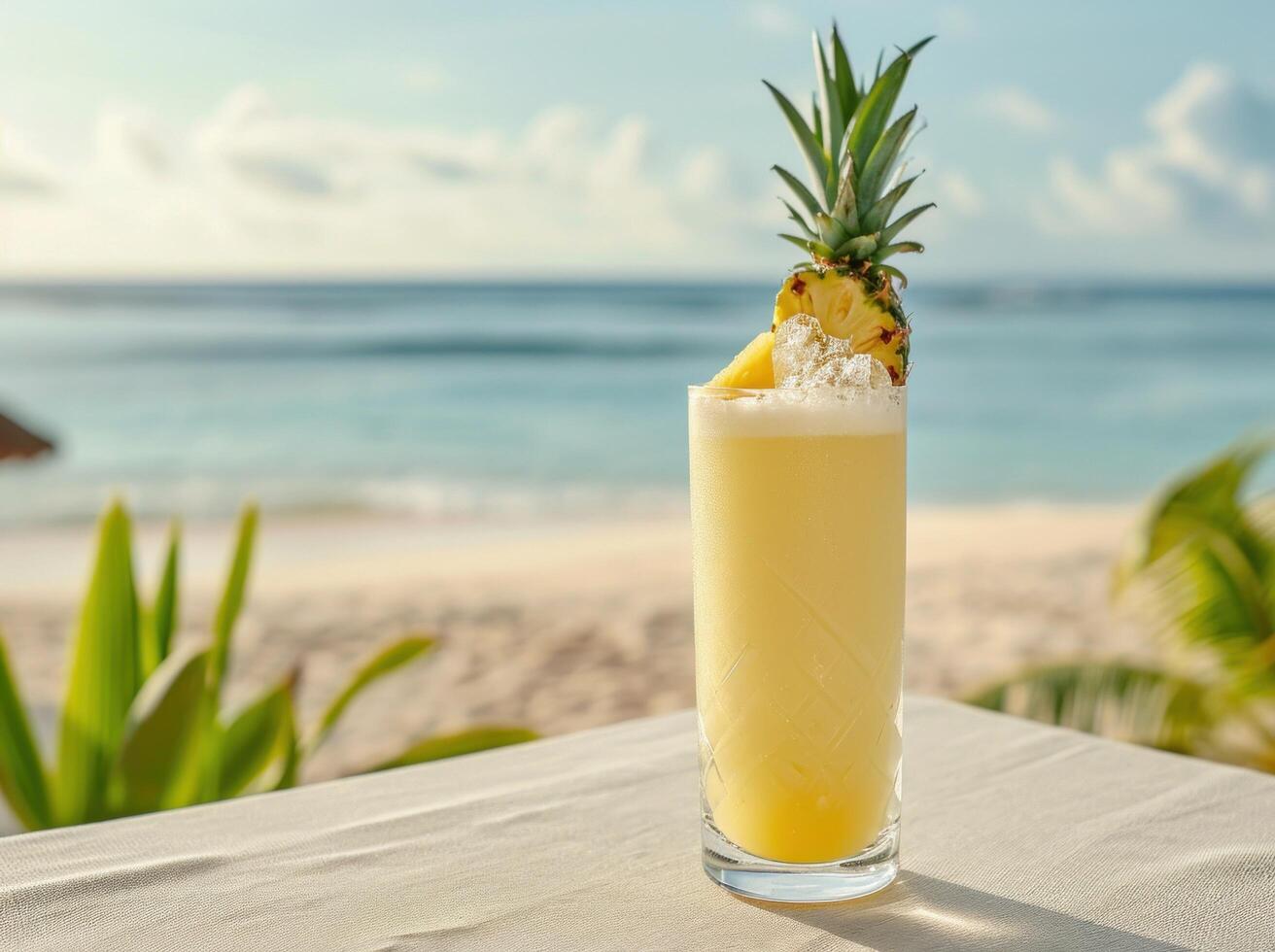 ai generato un' ananas cocktail su un' tavolo su un' spiaggia foto