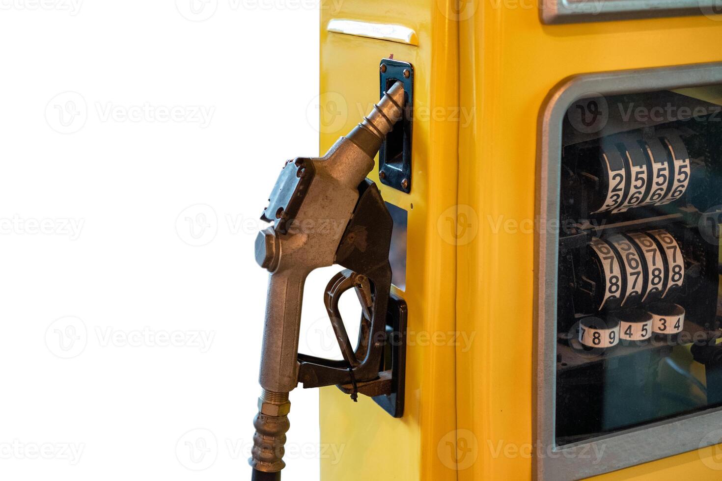 carburante ugello serratura su giallo benzina pompa su sfondo foto