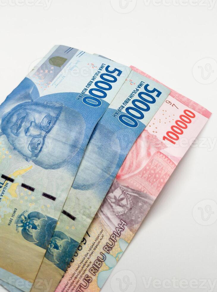 indonesiano i soldi rupia isolato su bianca sfondo foto