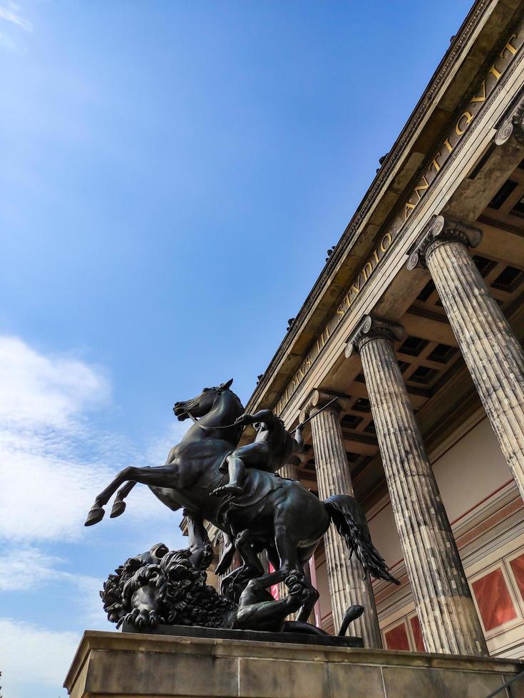 berlino 2019- vecchia galleria nazionale con vista dalla strada foto