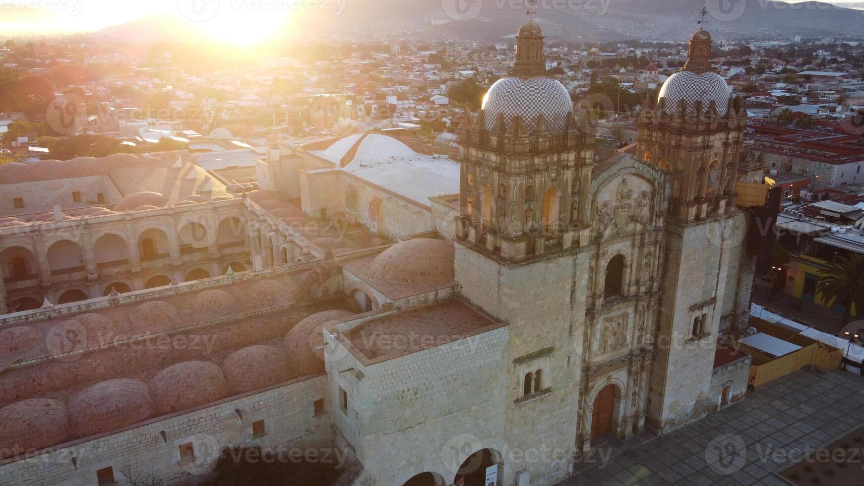 santo domingo Chiesa nel oaxaca, Messico, a tramonto fuco Visualizza superiore foto