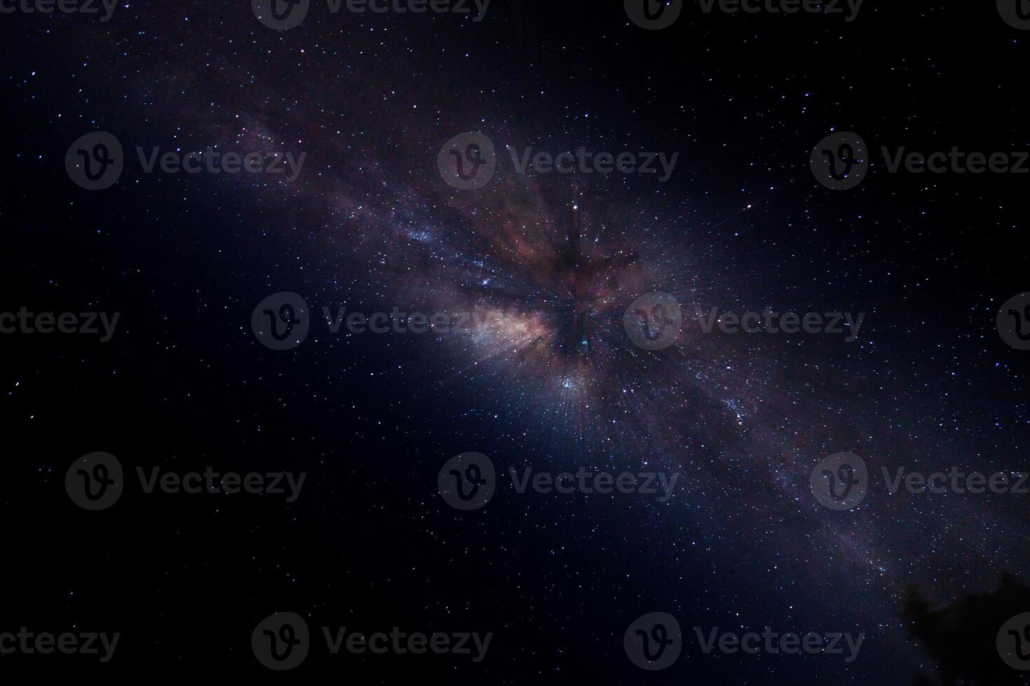 latteo modo e stelle nel buio notte foto