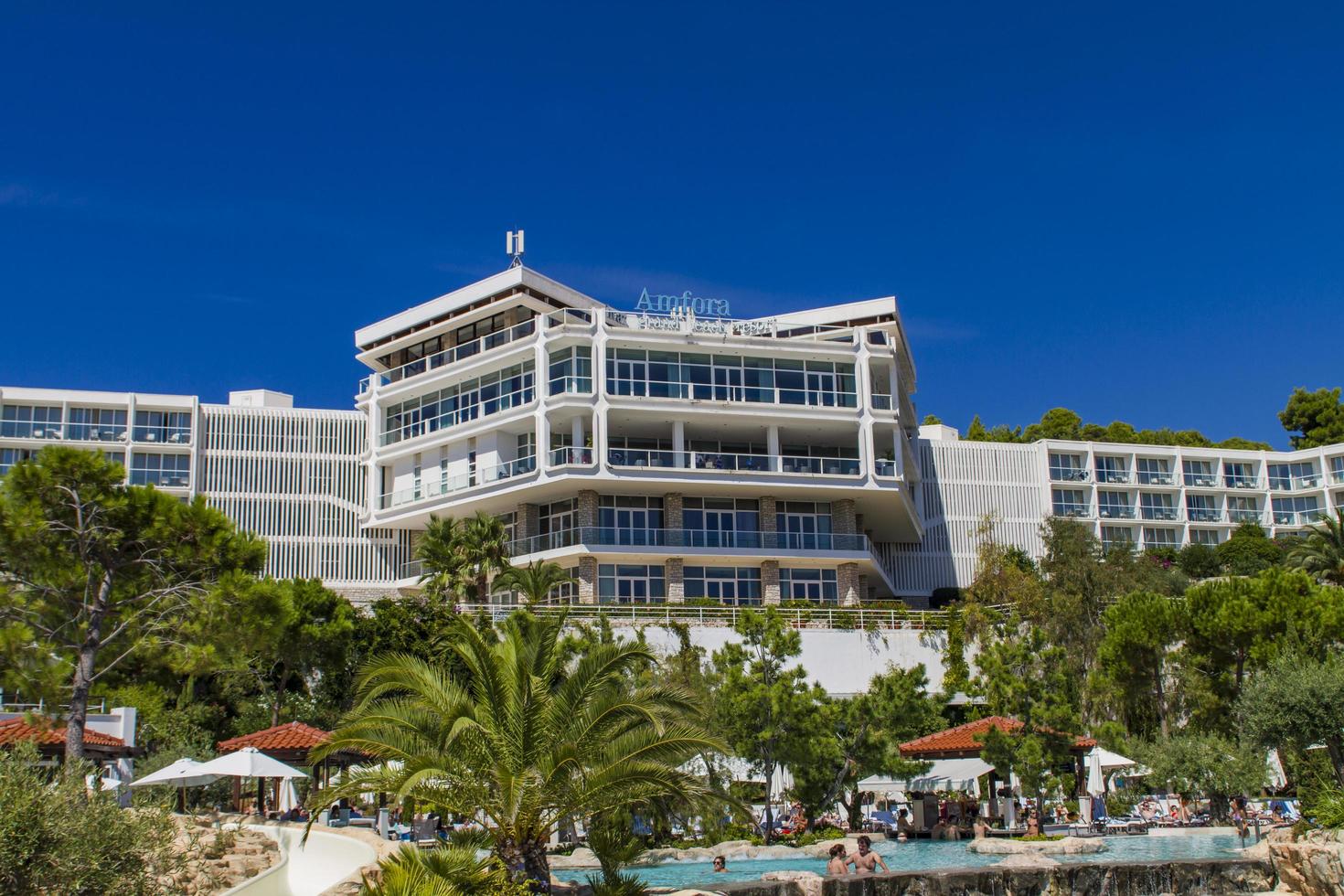 Hvar, croazia, 8 settembre 2014 - persone non identificate all'hotel amfora sull'isola di hvar, croazia. l'hotel dispone di 330 camere. foto