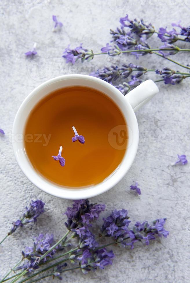 tazza di tè alla lavanda foto