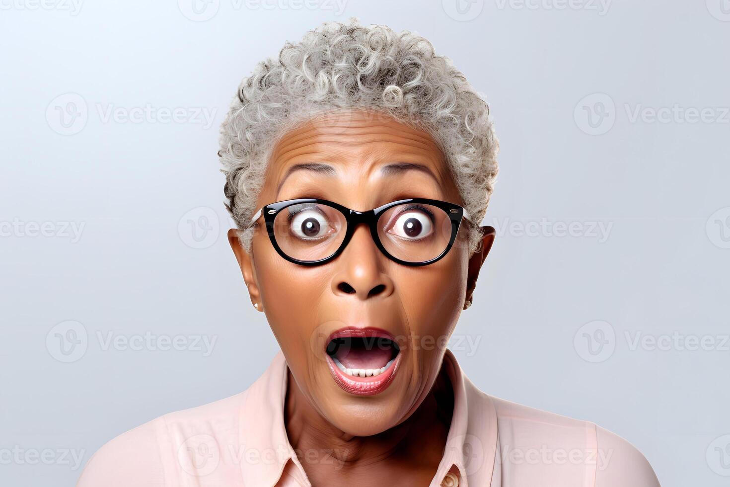 ai generato sorpreso anziano africano americano donna, testa e le spalle ritratto su bianca sfondo. neurale Rete generato Immagine foto