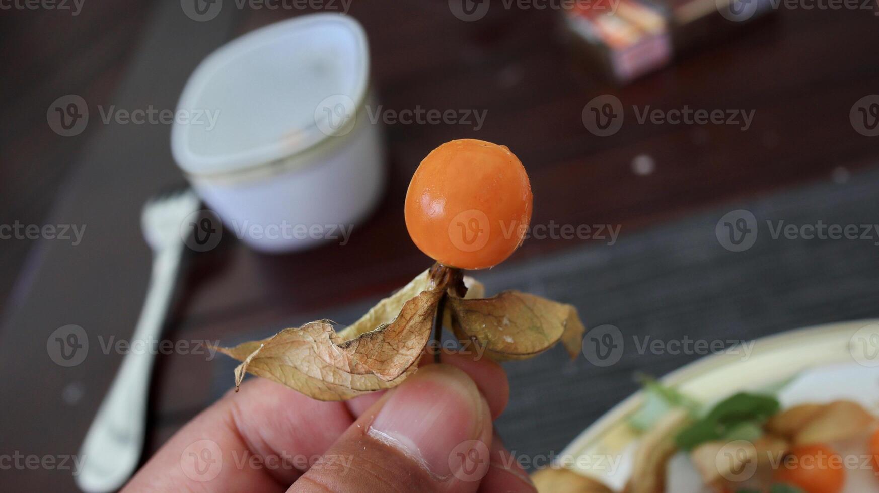 il ciplukan frutta è maturo e pronto per mangiare foto