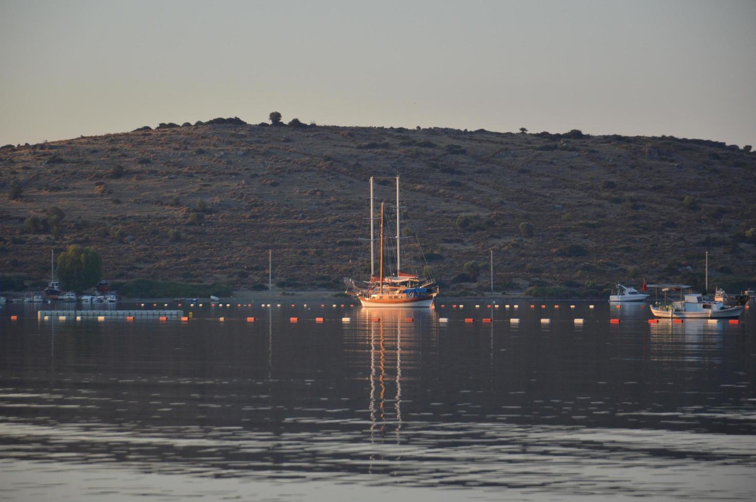 gumbet, turco - 02 luglio 2020 spiaggia e panorama della spiaggia a bodrum foto