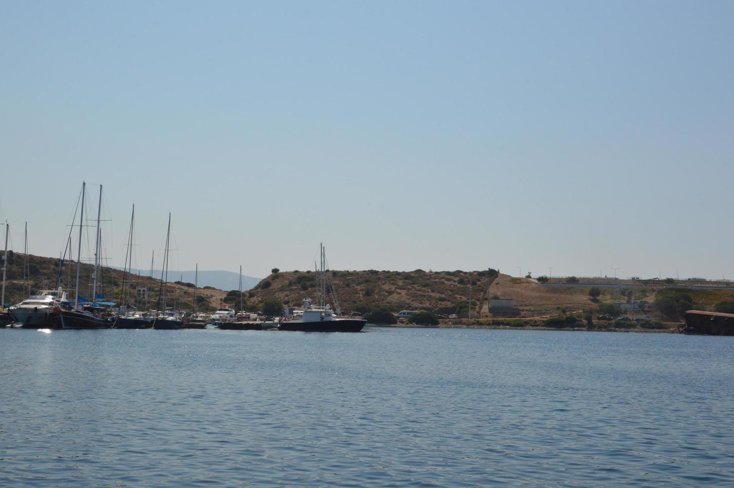 bodrum, turchia, 2020 - yacht parcheggiati nel porto turistico foto