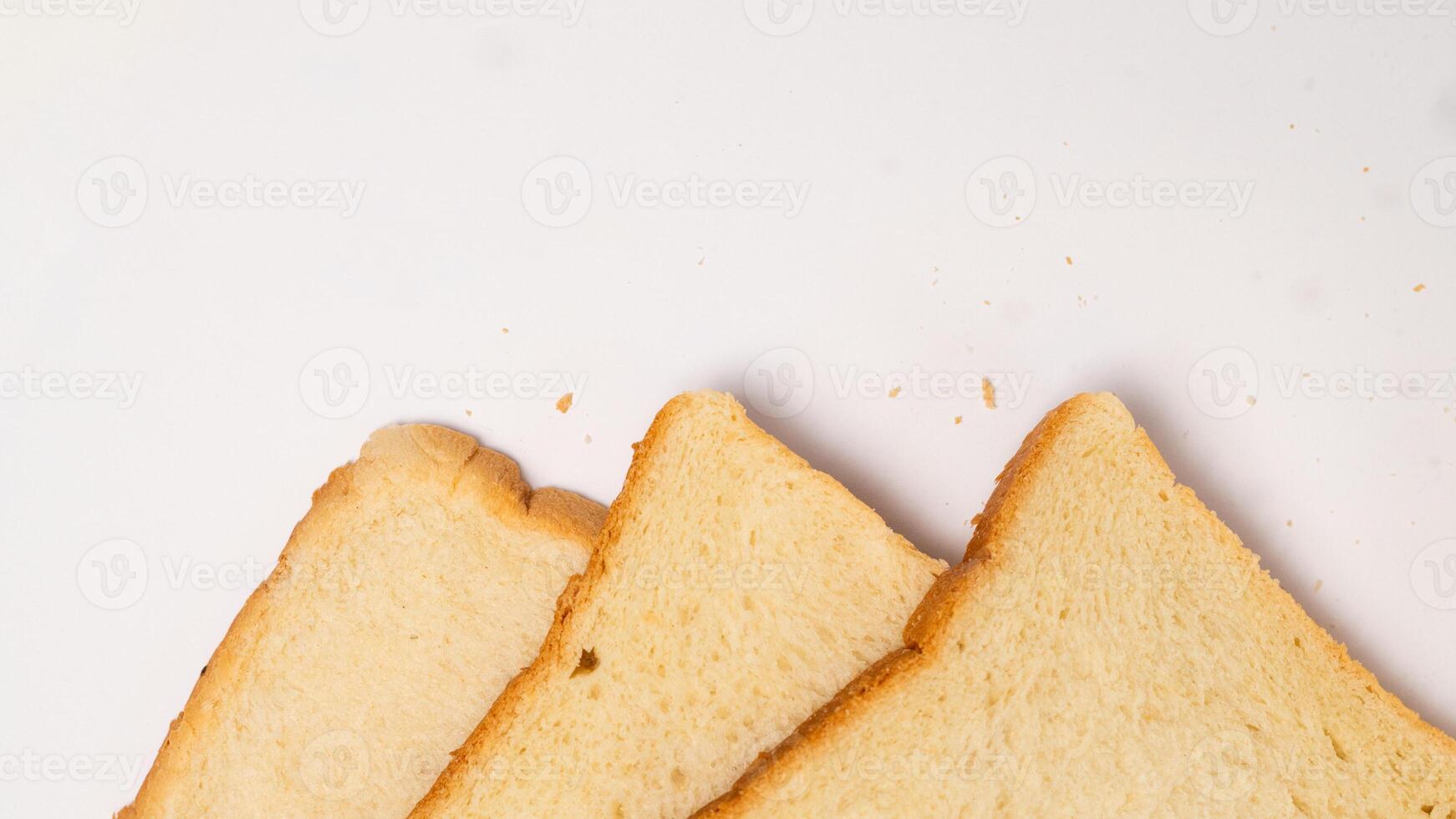 affettato pane isolato su bianca sfondo con ritaglio sentiero. foto