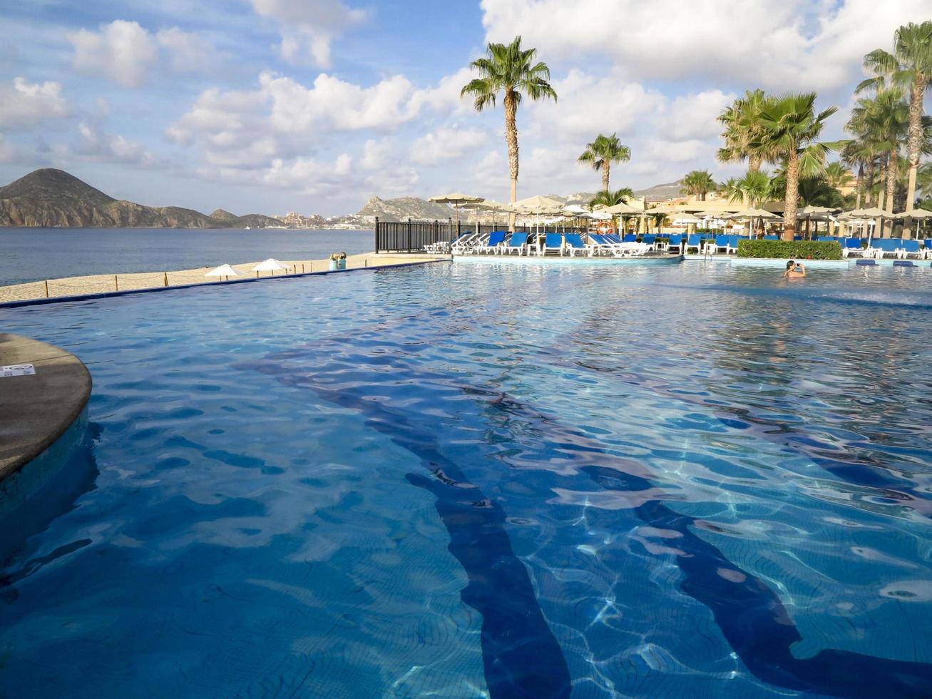 cabo san lucas, messico, 8 agosto 2014 - persone non identificate all'hotel riu santa fe a cabo san lucas, messico. è un hotel a 5 stelle in Bassa California con 902 camere. foto