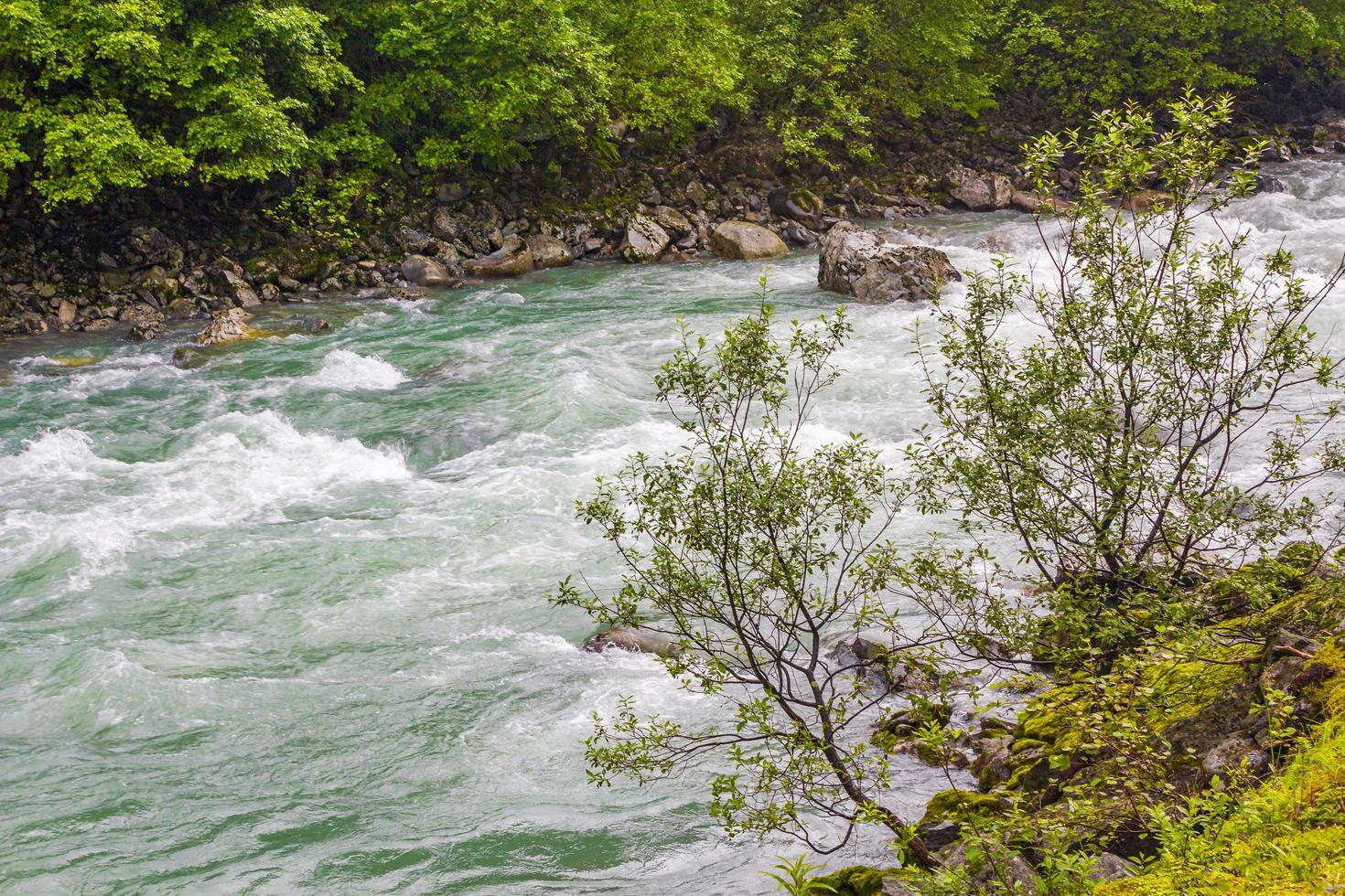 bellissimo fiume turchese utla utladalen norvegia. paesaggi più belli. foto