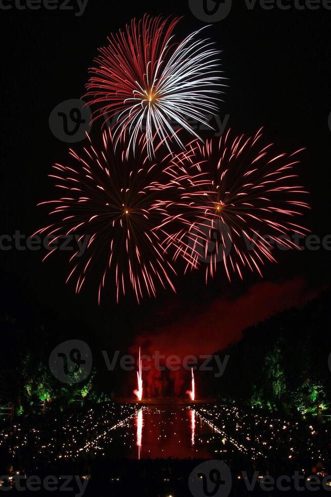 fuochi d'artificio sfondo. nuovo anno, Natale di compleanno celebrazione. festivo umore foto