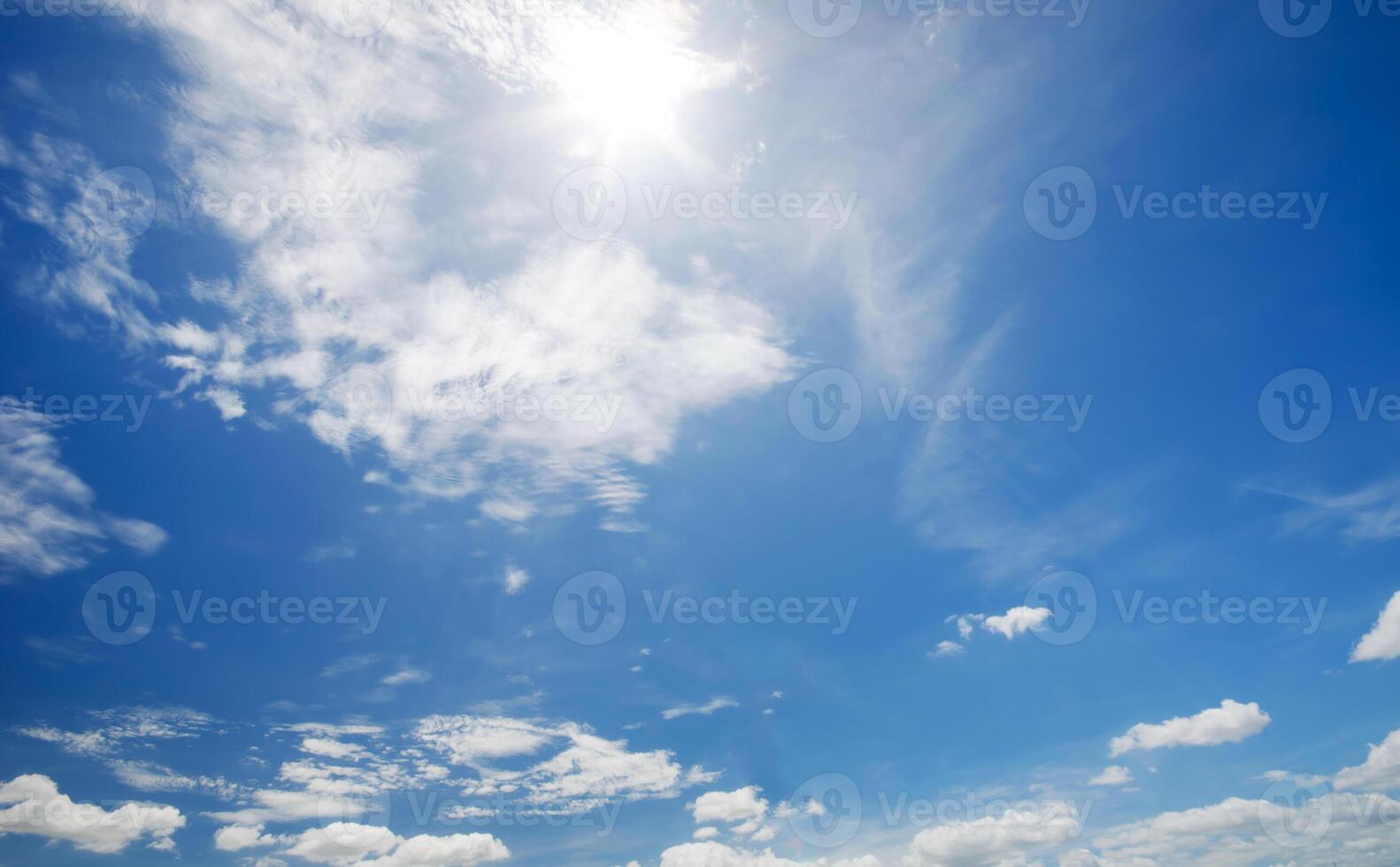 nuvole nel il cielo alba freddo rinfrescante atmosfera. foto