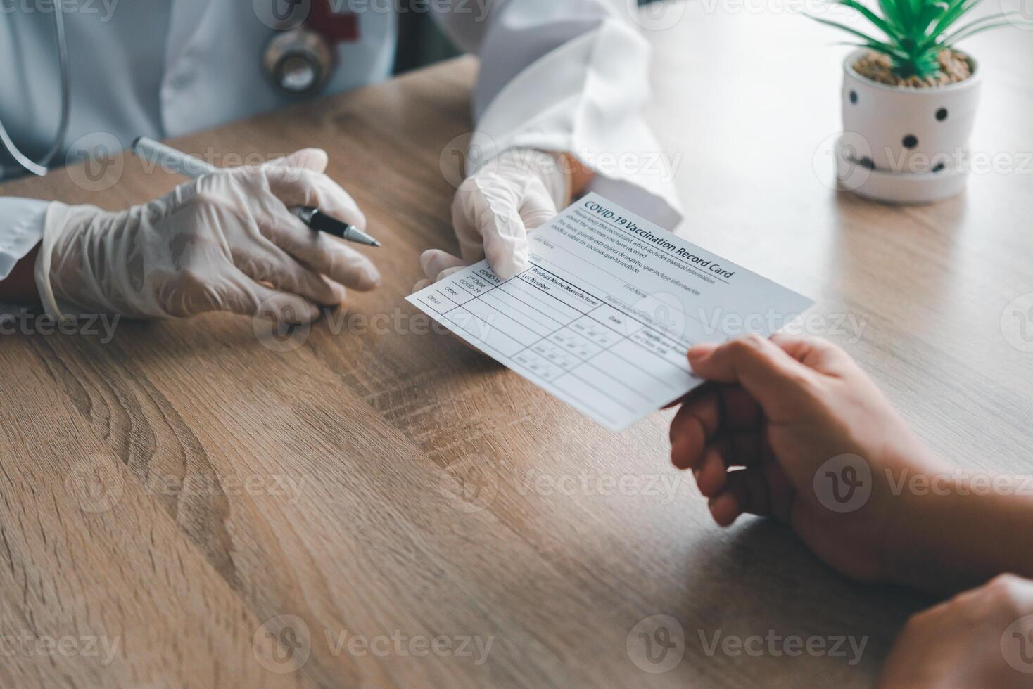 medici siamo scrittura nel coronavirus vaccinazione carta per persone chi venire per il covid-19 vaccinazione concetto.servizio di sconfiggere e prevenire covid19. foto