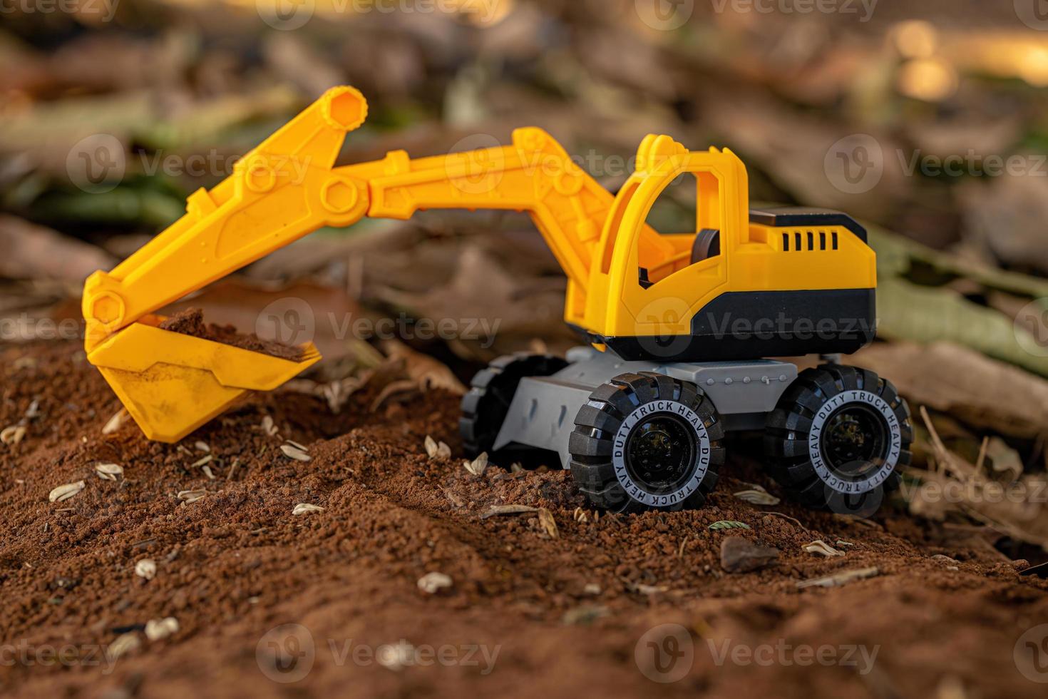 escavatore giocattolo in miniatura foto