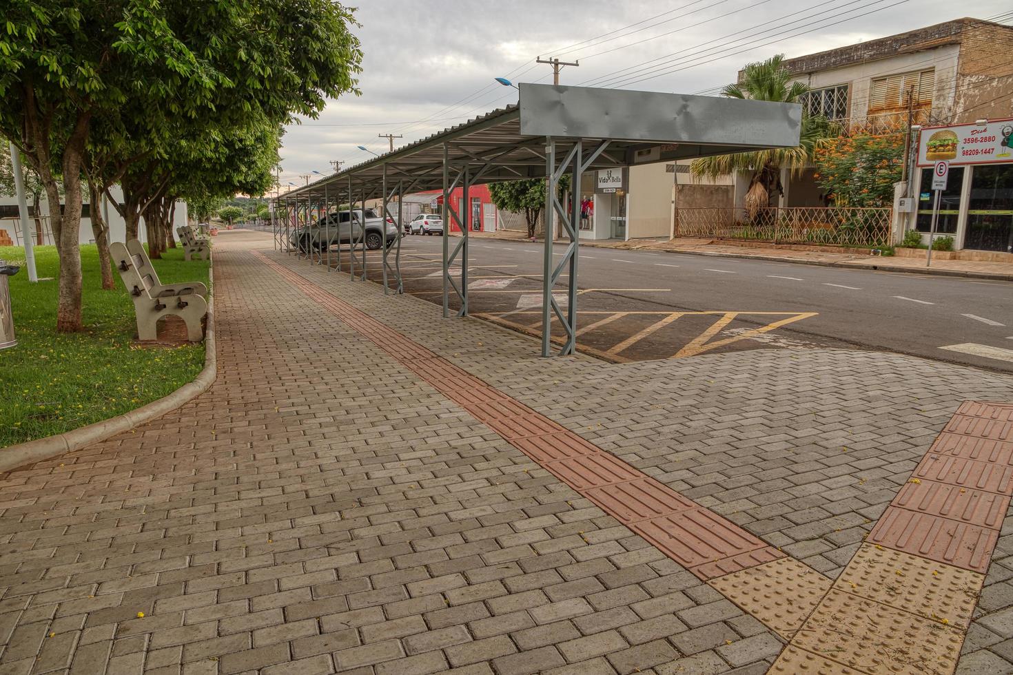 cassilandia, mato grosso do sul, brasile, 2021 - posteggio taxi in piazza sao jose foto