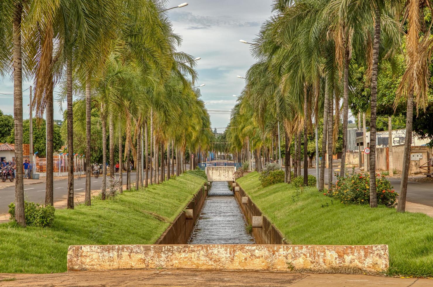 cassilandia, mato grosso do sul, brasile, 2021 - torrente palmito nella città di cassilandia foto