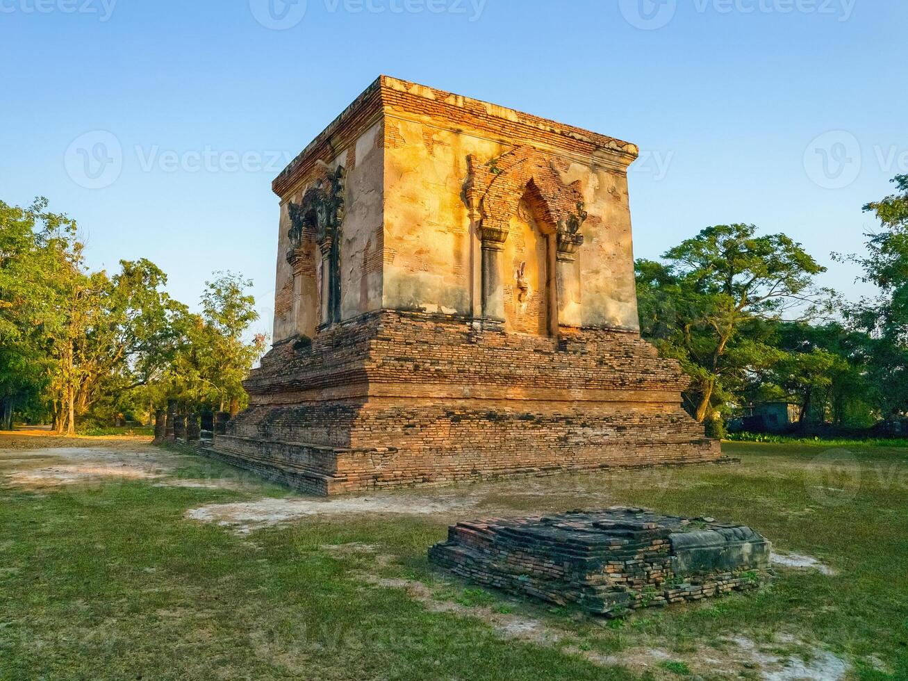 wat thraphang perizoma Lang tempio nel sukhothai, unesco mondo eredità luogo, Tailandia foto