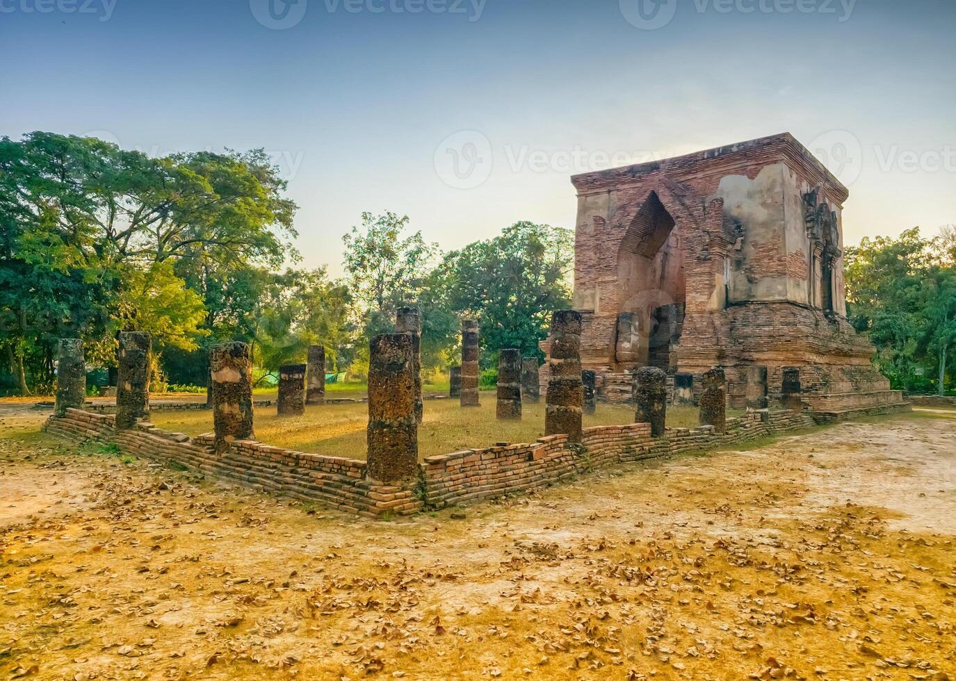 wat thraphang perizoma Lang tempio nel sukhothai, unesco mondo eredità luogo, Tailandia foto