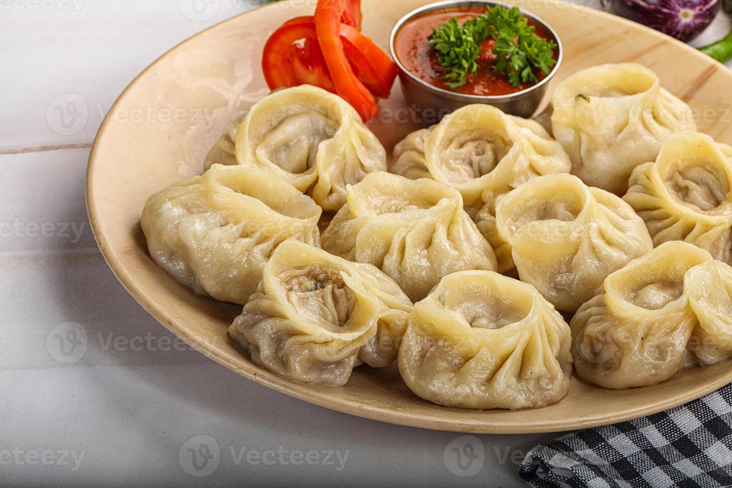 al vapore nepalese gnocco momo con salsa foto