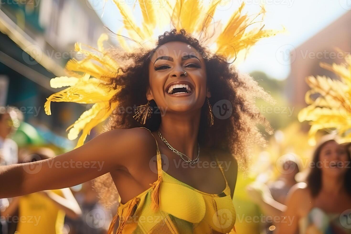 brasiliano donna celebra carnaval con risata e danza foto