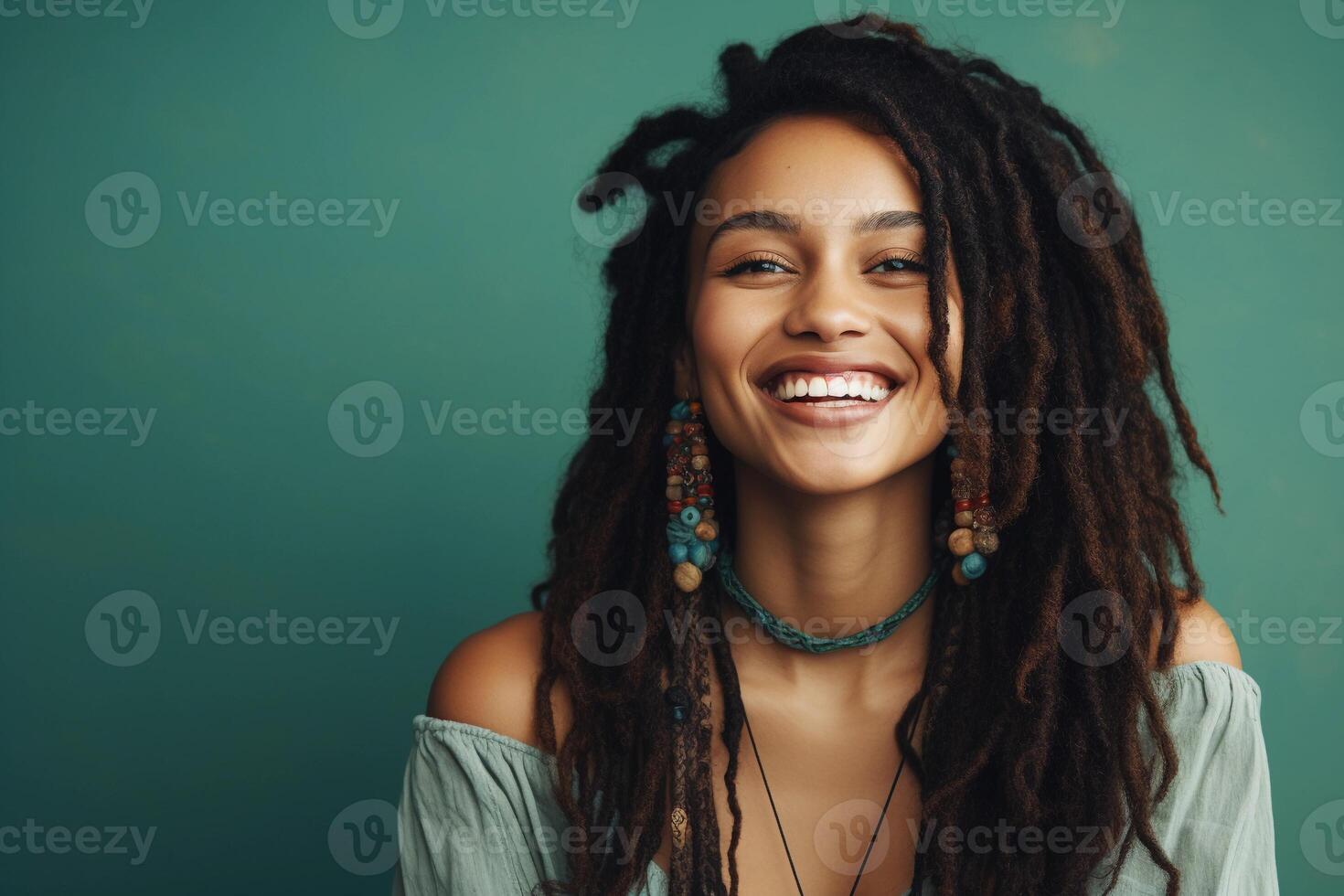 ai generato ritratto di contento giovane donna con dreadlocks su verde sfondo, copia spazio. ai generato. foto